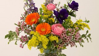 Bright, casual floral design