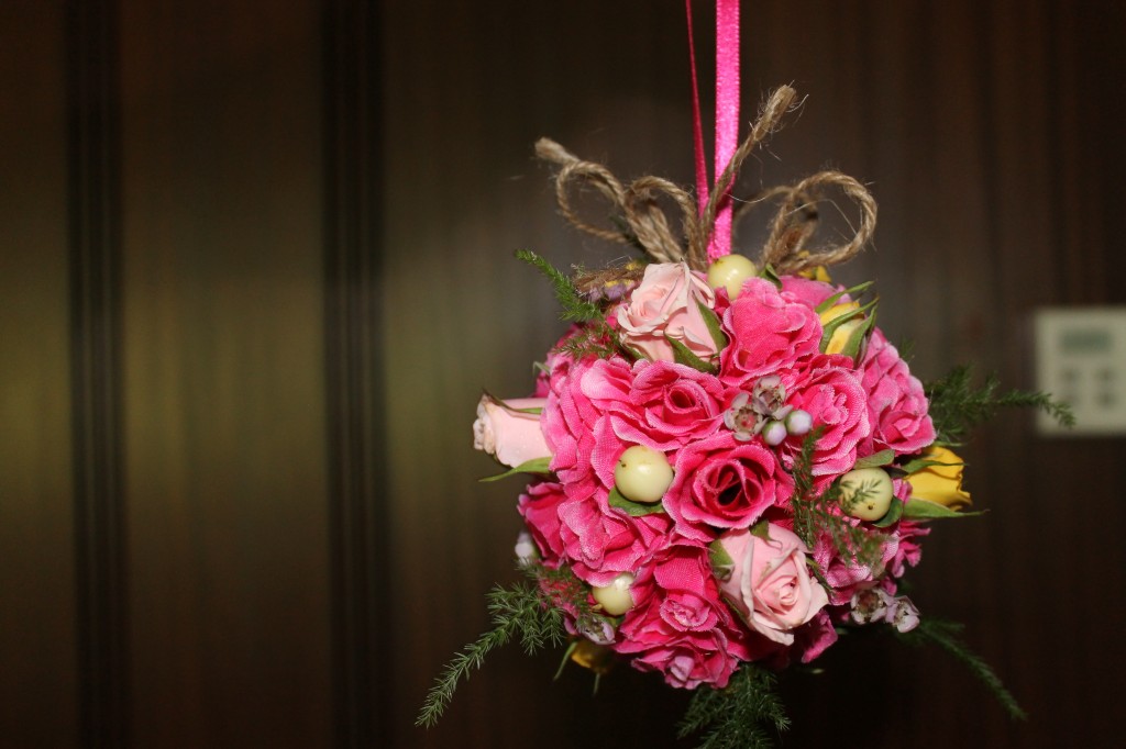 Ball of fresh and silk flowers